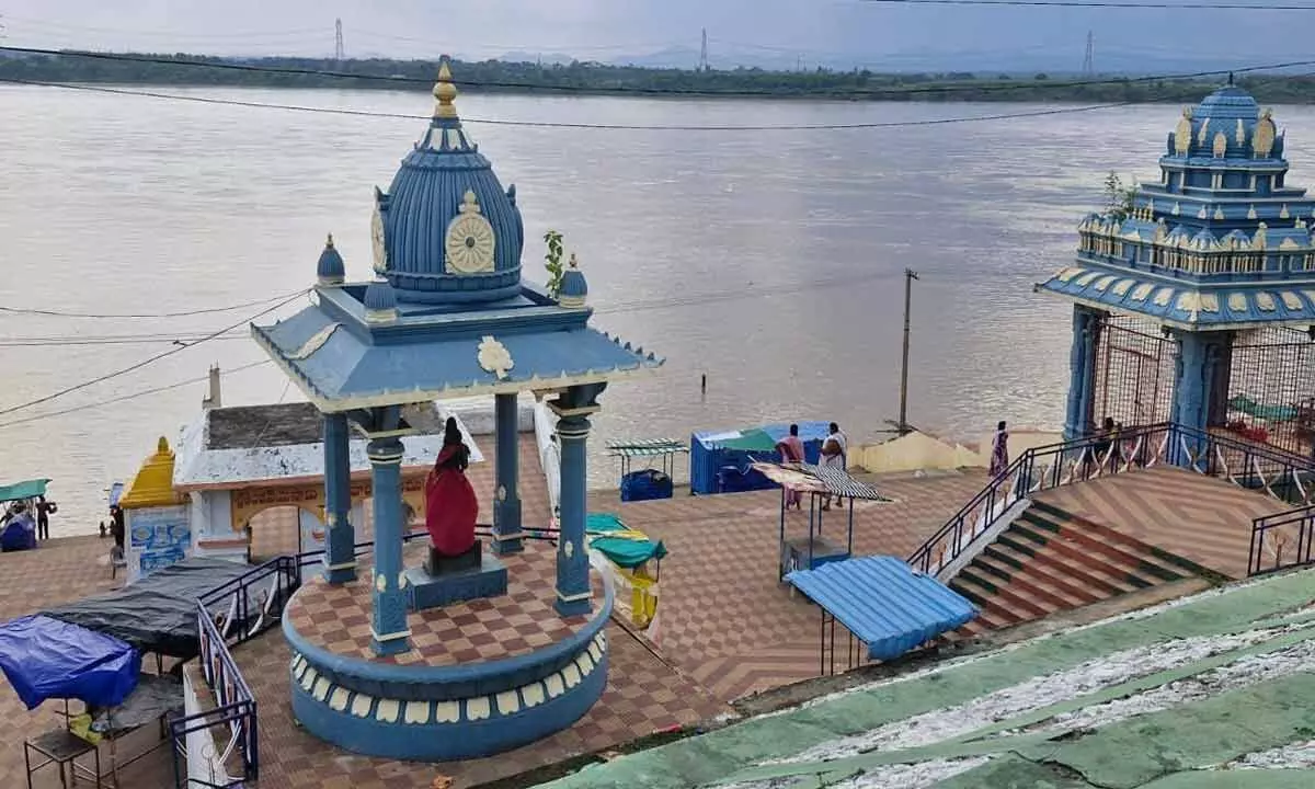 Godavari River Level Rises in Bhadrachalam, Starts Dropping Upstream