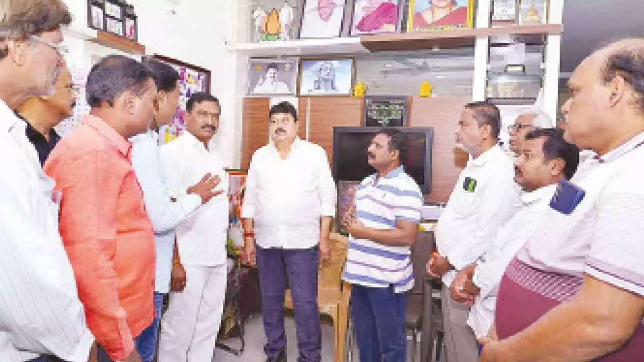 Government should offer other facilities to cable operators