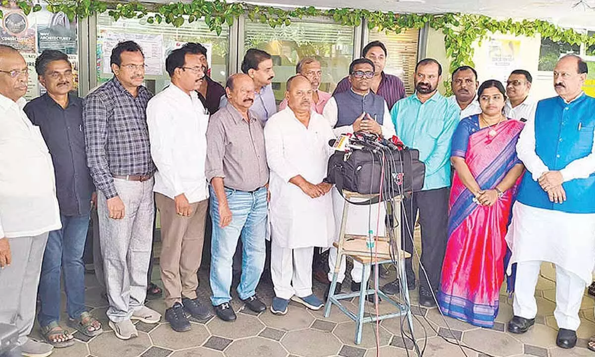 Government tries one last time to stop college strike