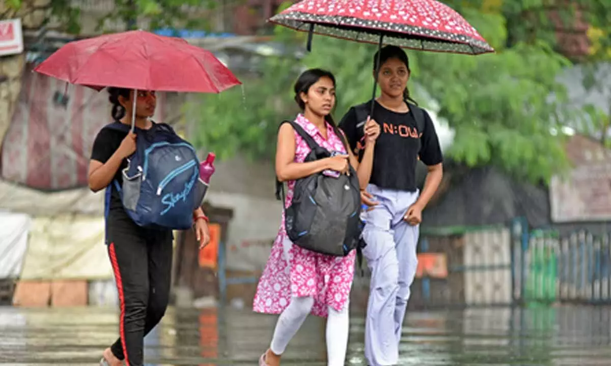 Heavy Rain and Thunderstorms Hit Hyderabad