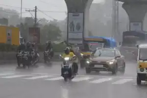 Heavy rain disrupts life in Hyderabad