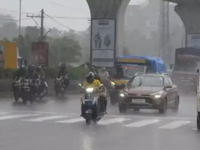 Heavy rain disrupts life in Hyderabad