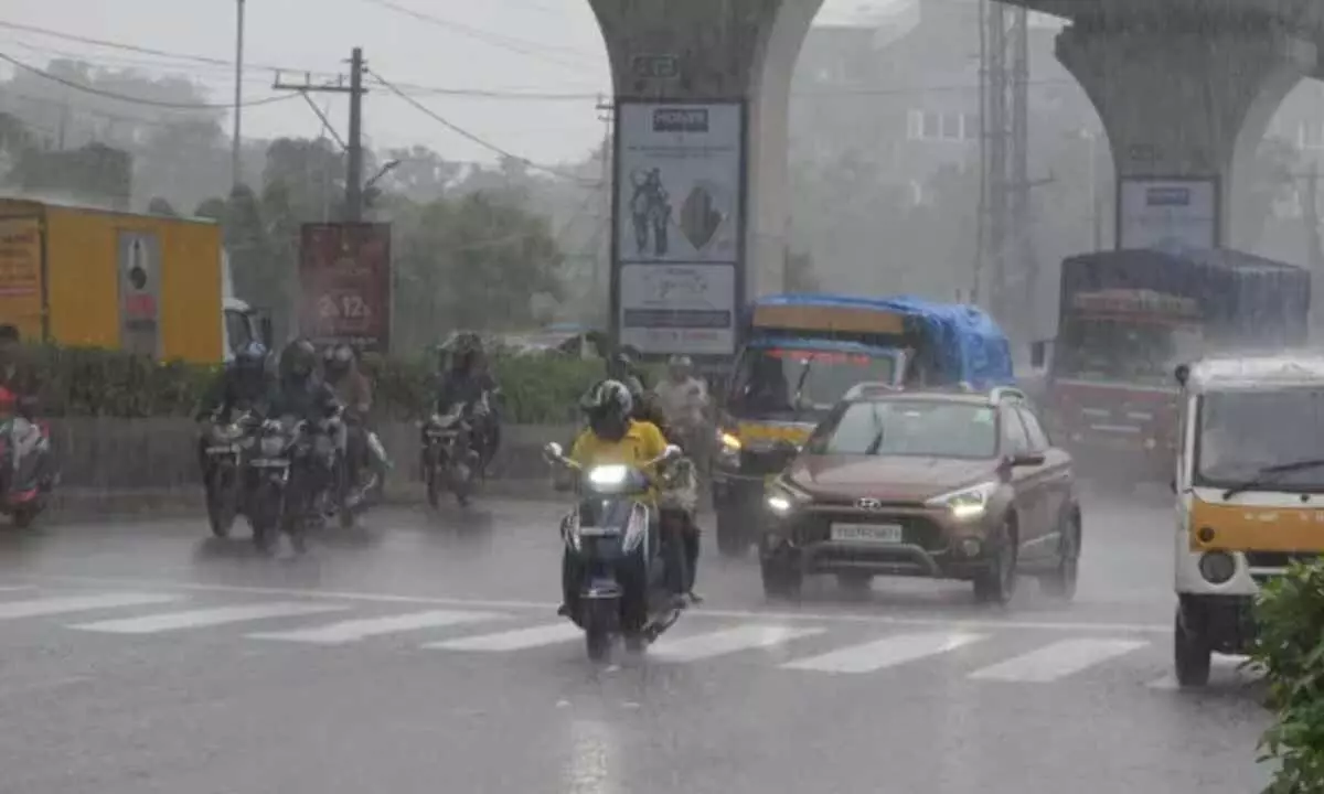 Heavy rain disrupts life in Hyderabad