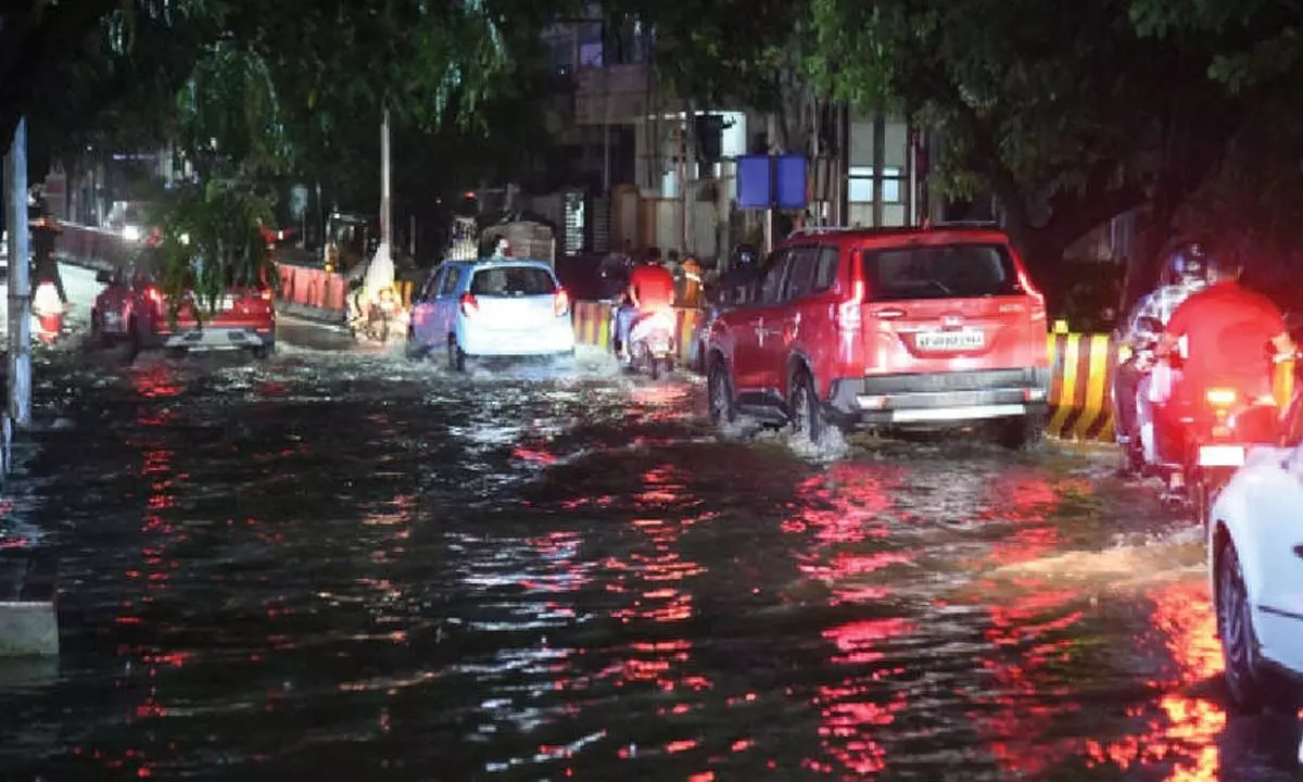 Heavy rains cause problems in Hyderabad
