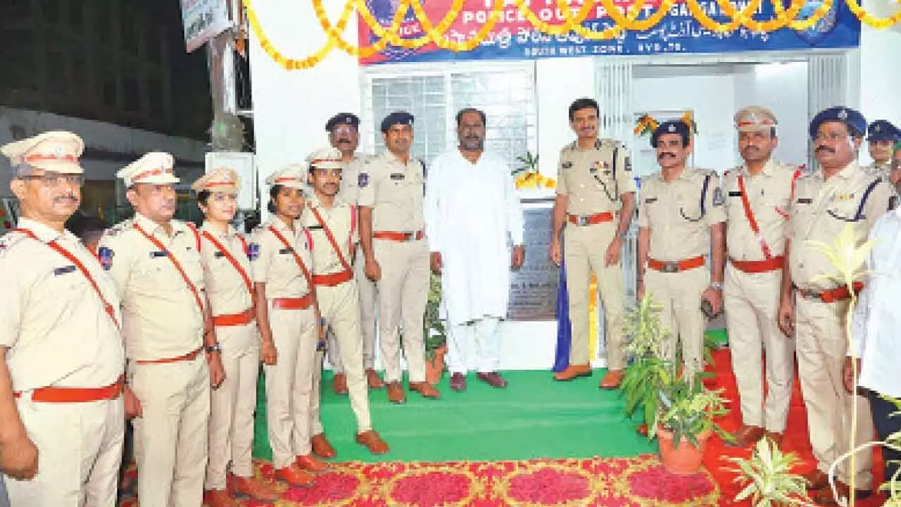 Hyderabad Police Chief checks Ganesh immersion preparations