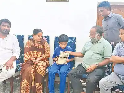 Jagga Reddy pays off Rs 7.5 lakh debt for blind singer’s parents