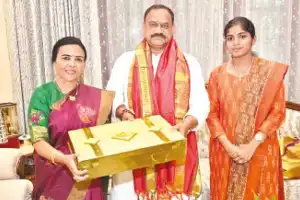 Jhansi MLA gives a big celebration for TPCC chief