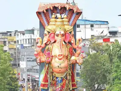 Khairatabad Ganesh draws crowds as devotees fill streets