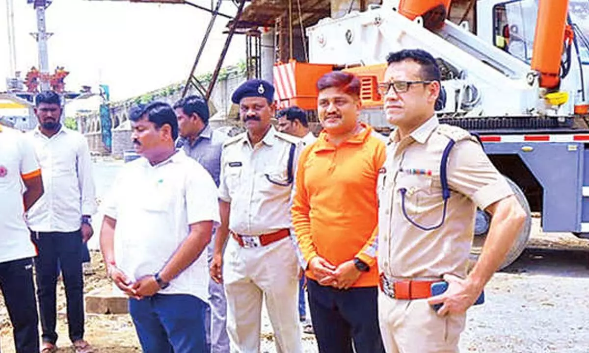 Khammam Police Chief oversees Gangamma Oodi immersion