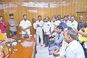 Konda Surekha aims to fully develop Warangal East
