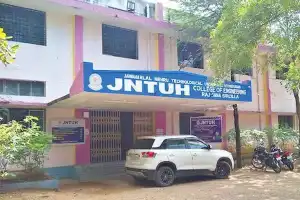 KTR asks government to solve Sircilla JNTU students’ problems