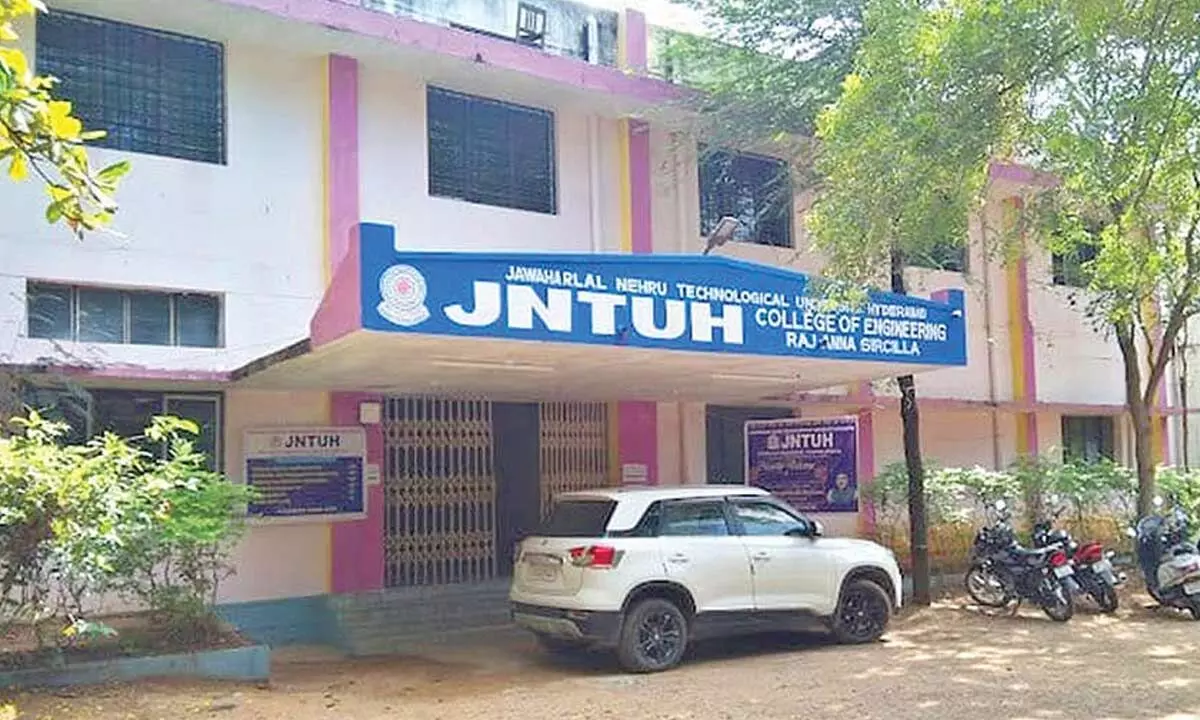 KTR asks government to solve Sircilla JNTU students’ problems