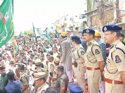 Muslims hold large Milad-un-Nabi procession in city