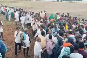 Palamuru Farmers Line Up for Urea Tokens