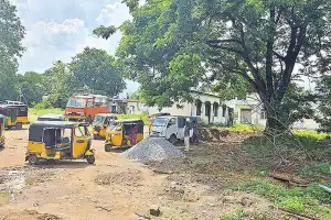 Patients receive unpleasant welcome at government hospital