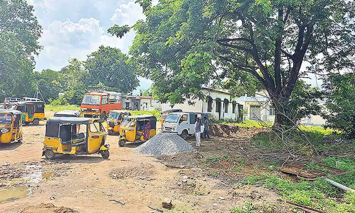 Patients receive unpleasant welcome at government hospital