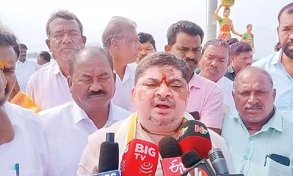 Ponnam encourages NRIs to invest in Telangana amid H-1B visa fee increase