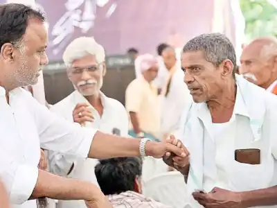 Rajagopal Reddy promises justice for people displaced by triple R road
