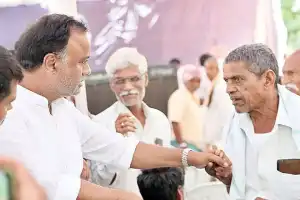 Rajagopal Reddy promises justice for people displaced by triple R road project
