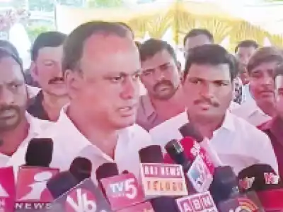 Rajgopal Reddy denies rumors of leaving Congress