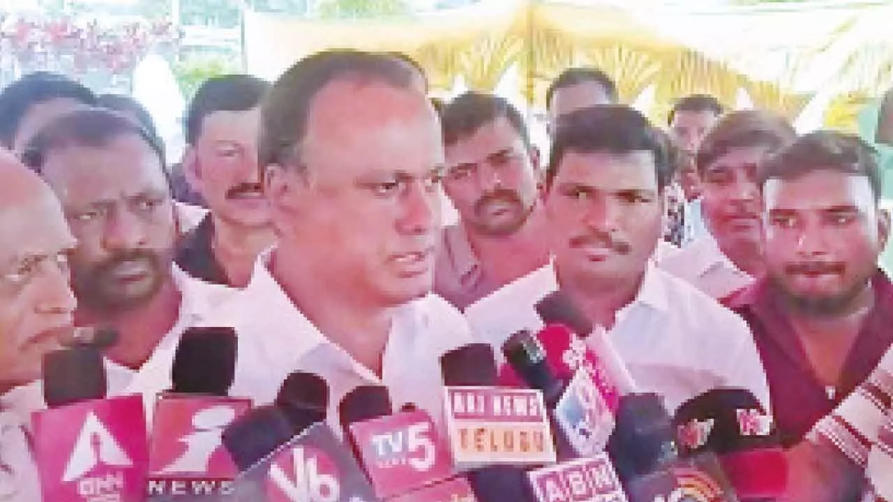 Rajgopal Reddy denies rumors of leaving Congress