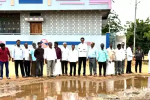 Residents Protest at Aiza Municipal Office Over Neglect