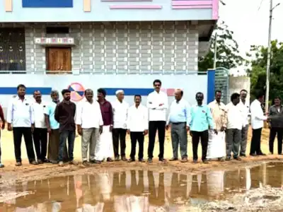 Residents Protest at Aiza Municipal Office Over Neglect