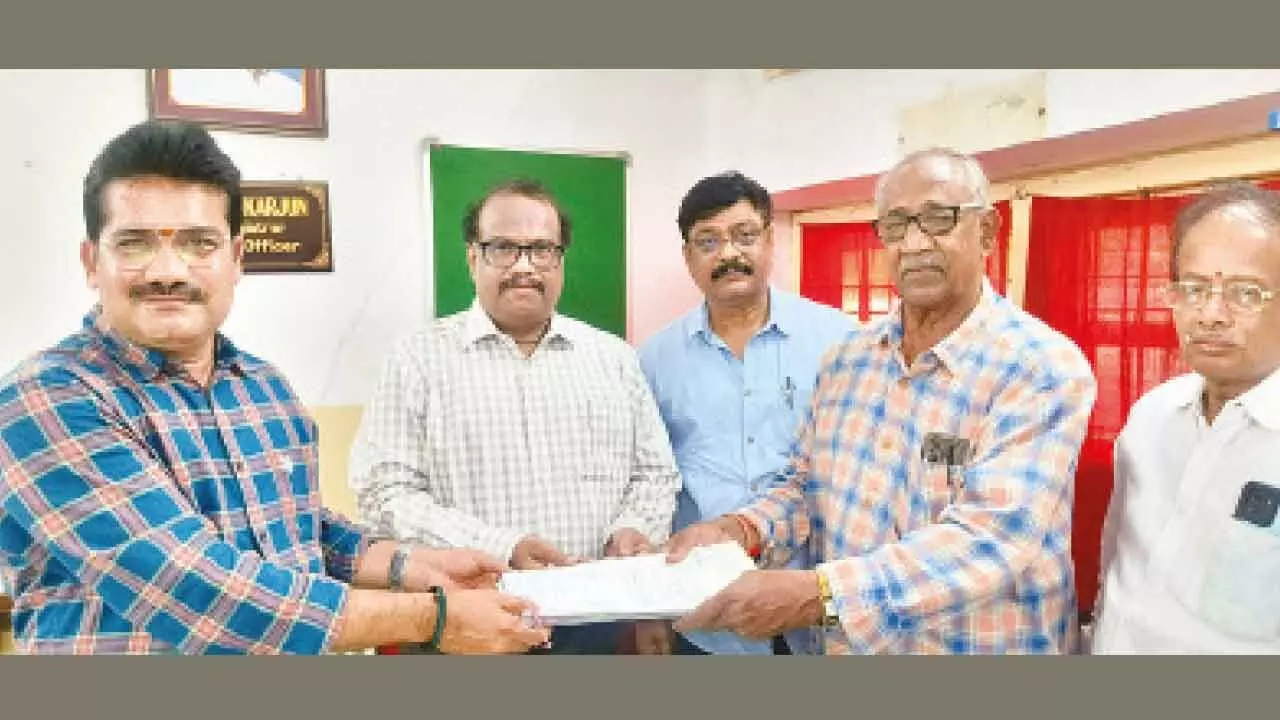 Retired employee gives Rs 4 crore house to Yadagirigutta temple