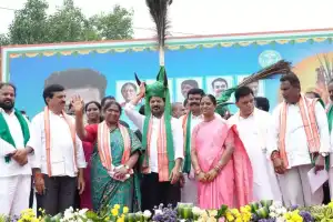 Revanth asks for Central funds for Medaram festival