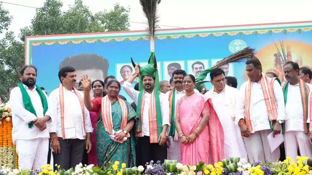 Revanth asks for Central funds for Medaram festival