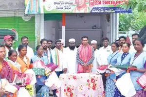Sarees given to sanitation workers