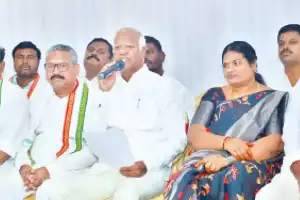 Srihari criticizes KCR and explains leaving BRS