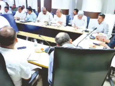 Uttam orders officials to speed up irrigation projects statewide
