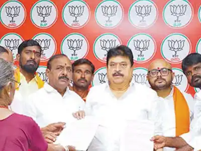 Yadadri residents ask BJP leader about RRR route