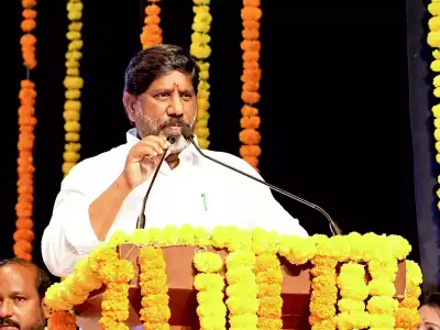 Bhatti demands quick payment of overseas scholarship funds