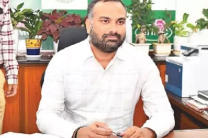 City sanitation head warns staff about cleanliness issues