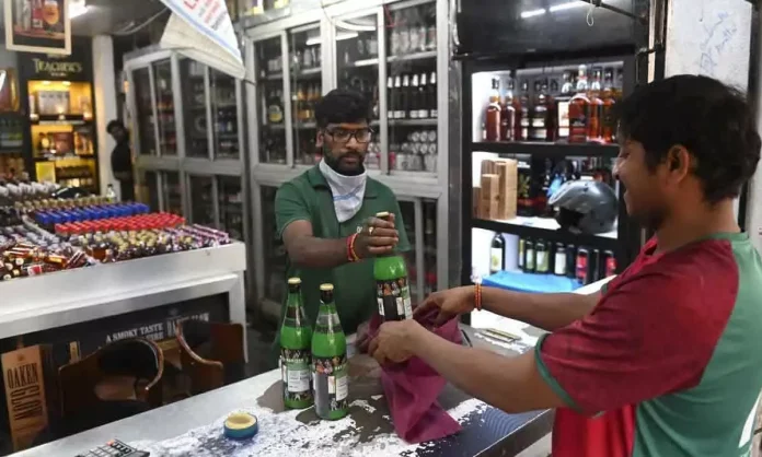 Deadline for liquor shop applications in Telangana ends today