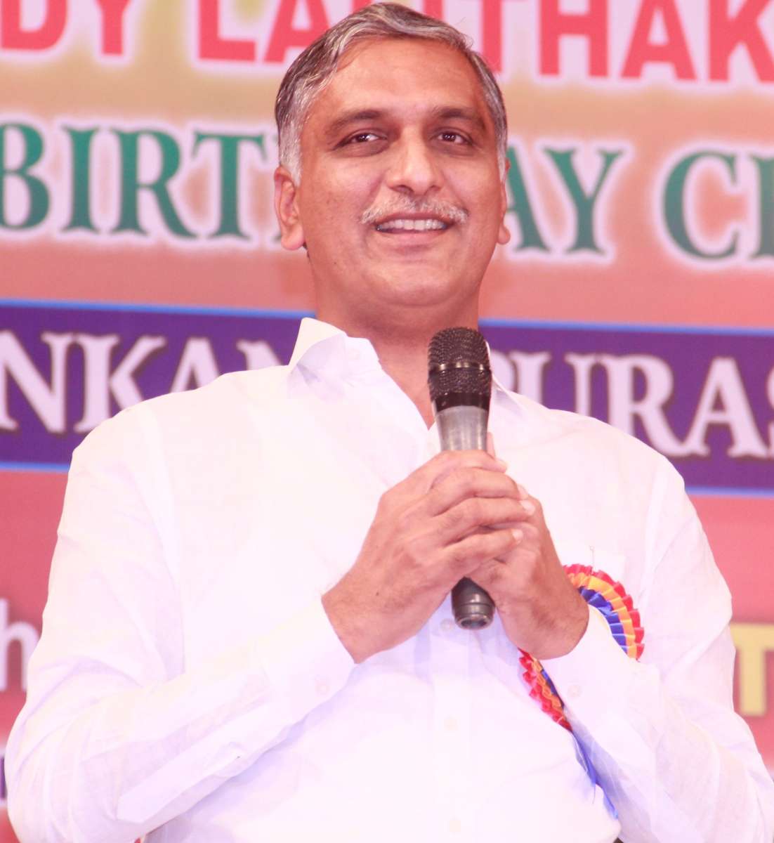 Harish Rao asks Telangana government to give Rs 24K to auto drivers