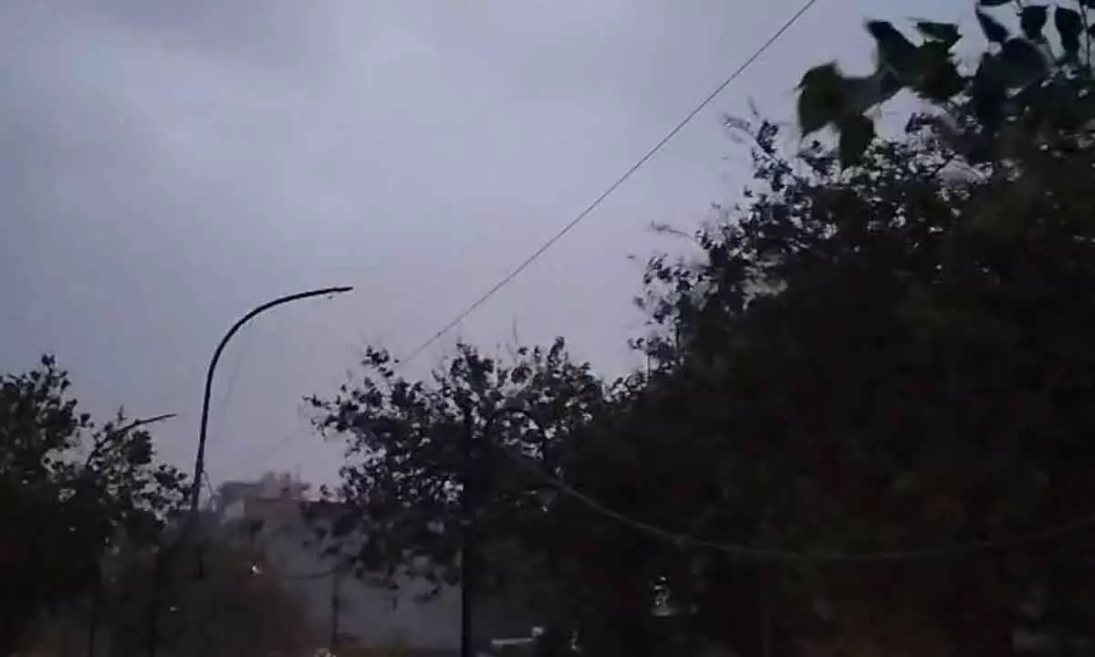 Hyderabad sees light to moderate rain after sudden weather shift