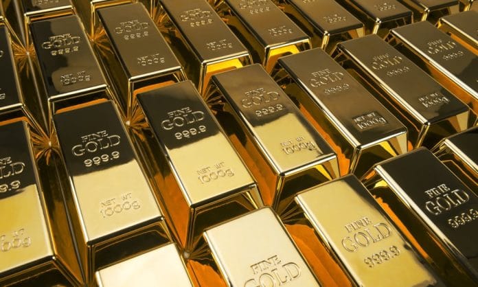 Gold Prices Dip After Record High — Analysts Caution About Short-Term Pullbacks
