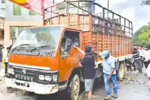 Liquor truck catches fire; crowd rushes to take bottles