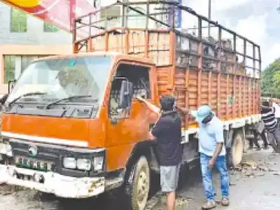 Liquor truck catches fire; crowd rushes to take bottles