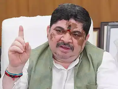 Minister Ponnam Prabhakar Opens Cotton Purchase Centre and Stresses Quality Education