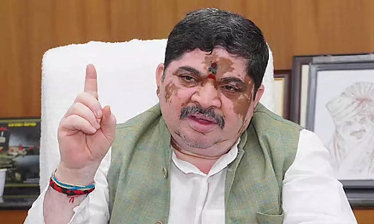 Minister Ponnam Prabhakar Opens Cotton Purchase Centre and Stresses Quality Education