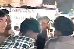 People angry about US couple being harassed near Charminar