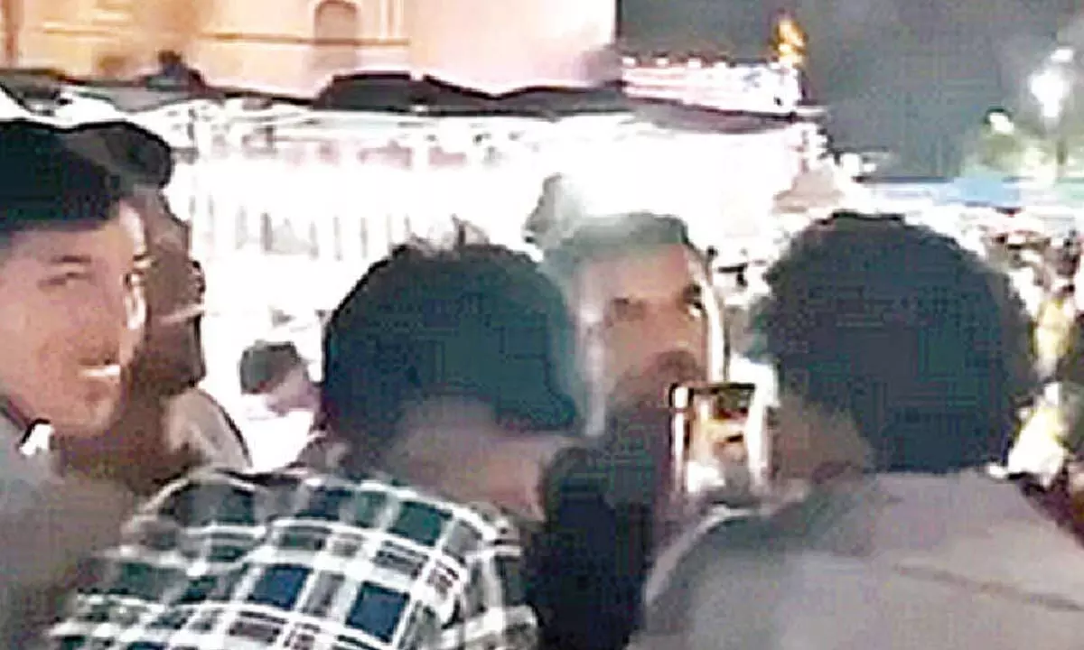 People angry about US couple being harassed near Charminar