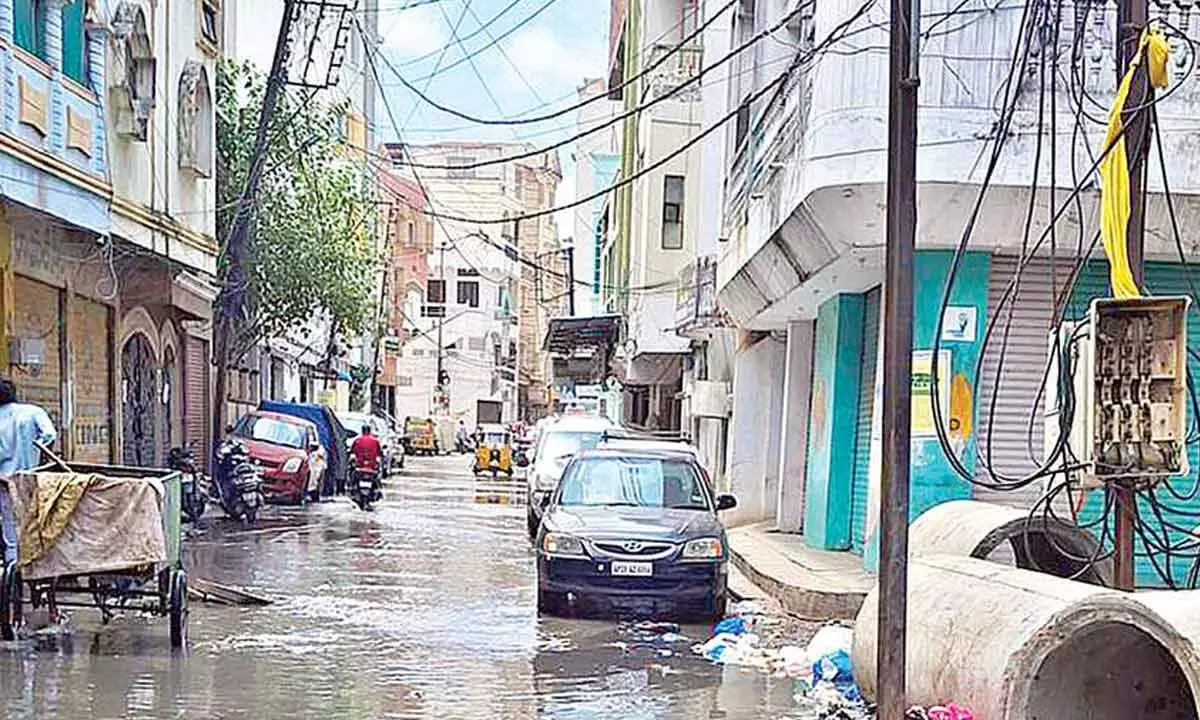 Residents of Charminar and Shalibanda protest ongoing drainage problems