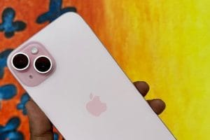 Scammers trick people with fake free iPhone offer