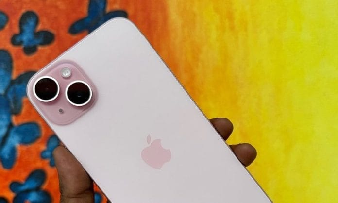 Scammers trick people with fake free iPhone offer