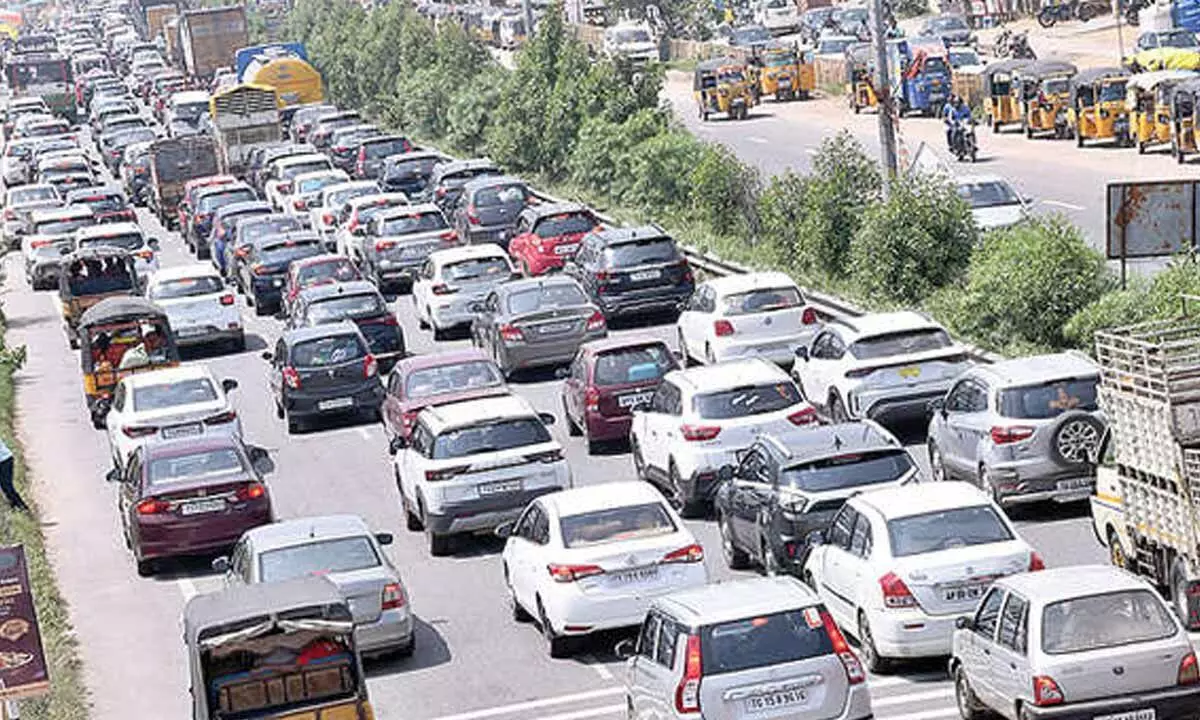 Traffic surges on Hyd-Vja highway after holidays